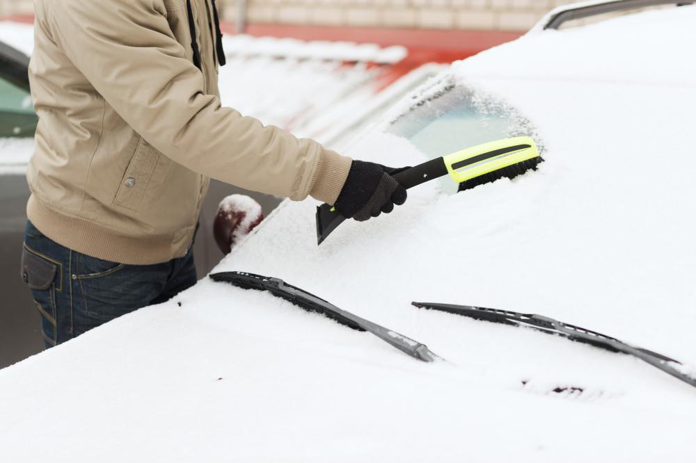 cleaning snow from windshield